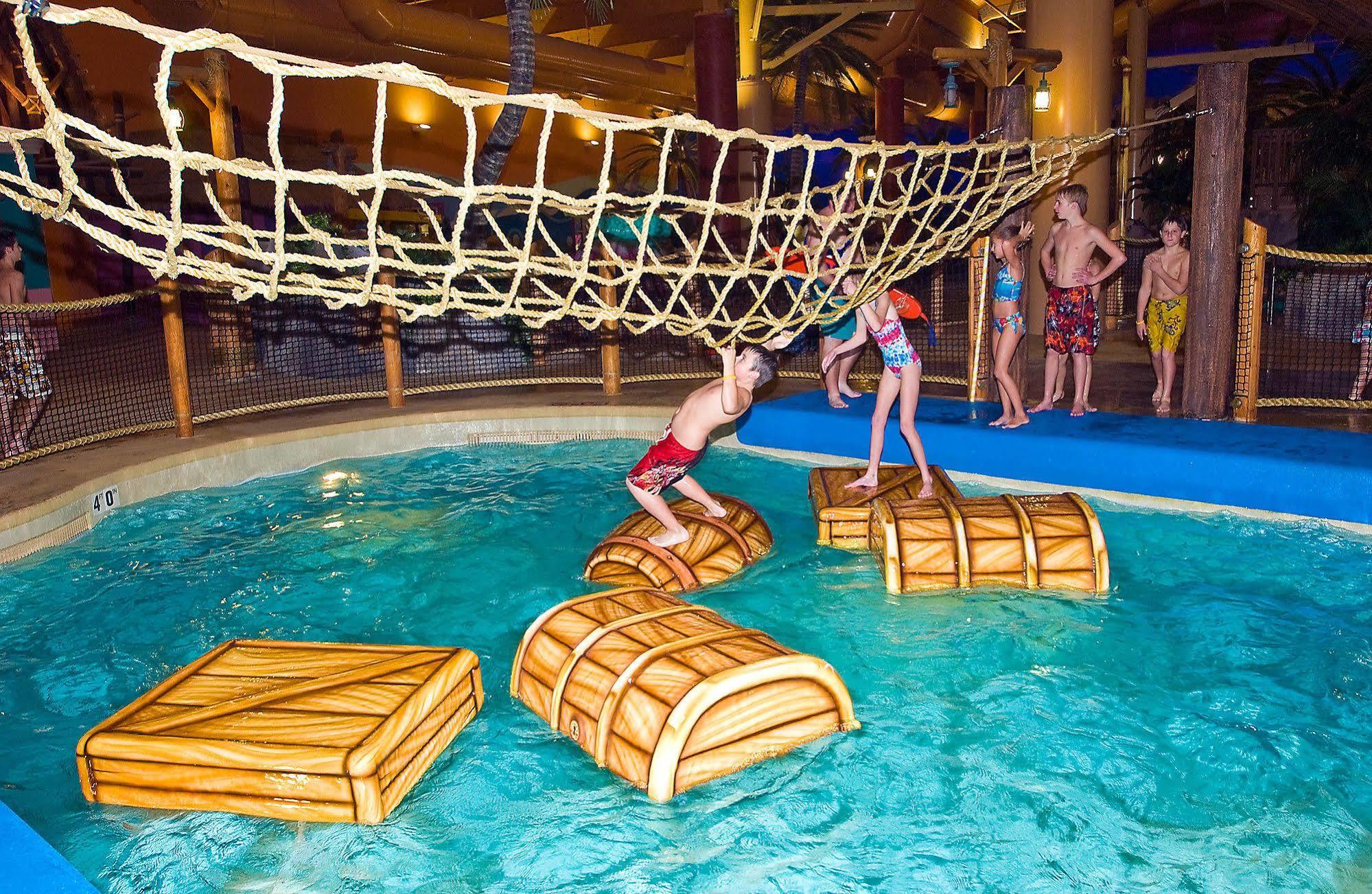 Castaway Bay By Cedar Point Resorts Sandusky Bagian luar foto